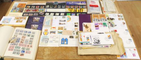 COLLECTIONS & MISCELLANEOUS - Good lot for sorting and much appeal , Album with a mixed collection