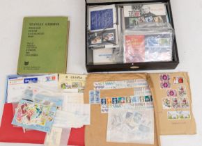 Large Accumulation of worldwide commercial mail envelopes with various pickings to be found , with