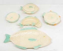 An Art Deco Shorter & Sons dinner set, of fish design to include; two graduating fish platters,