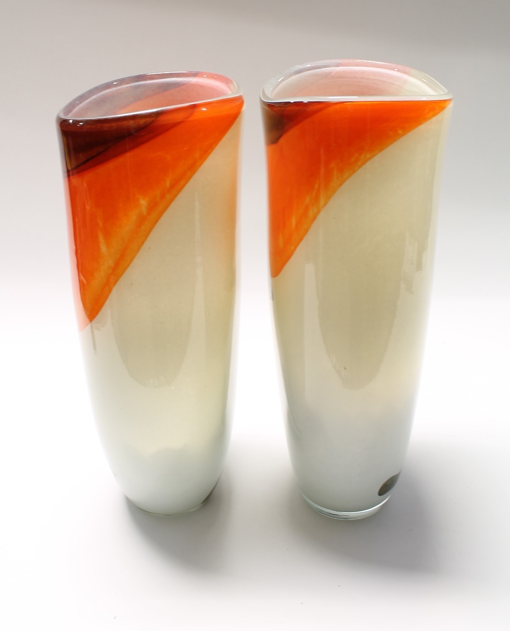 Svaja hand crafted glass. A pair of large tall glass vase with abstract decoration on a white and - Image 4 of 7