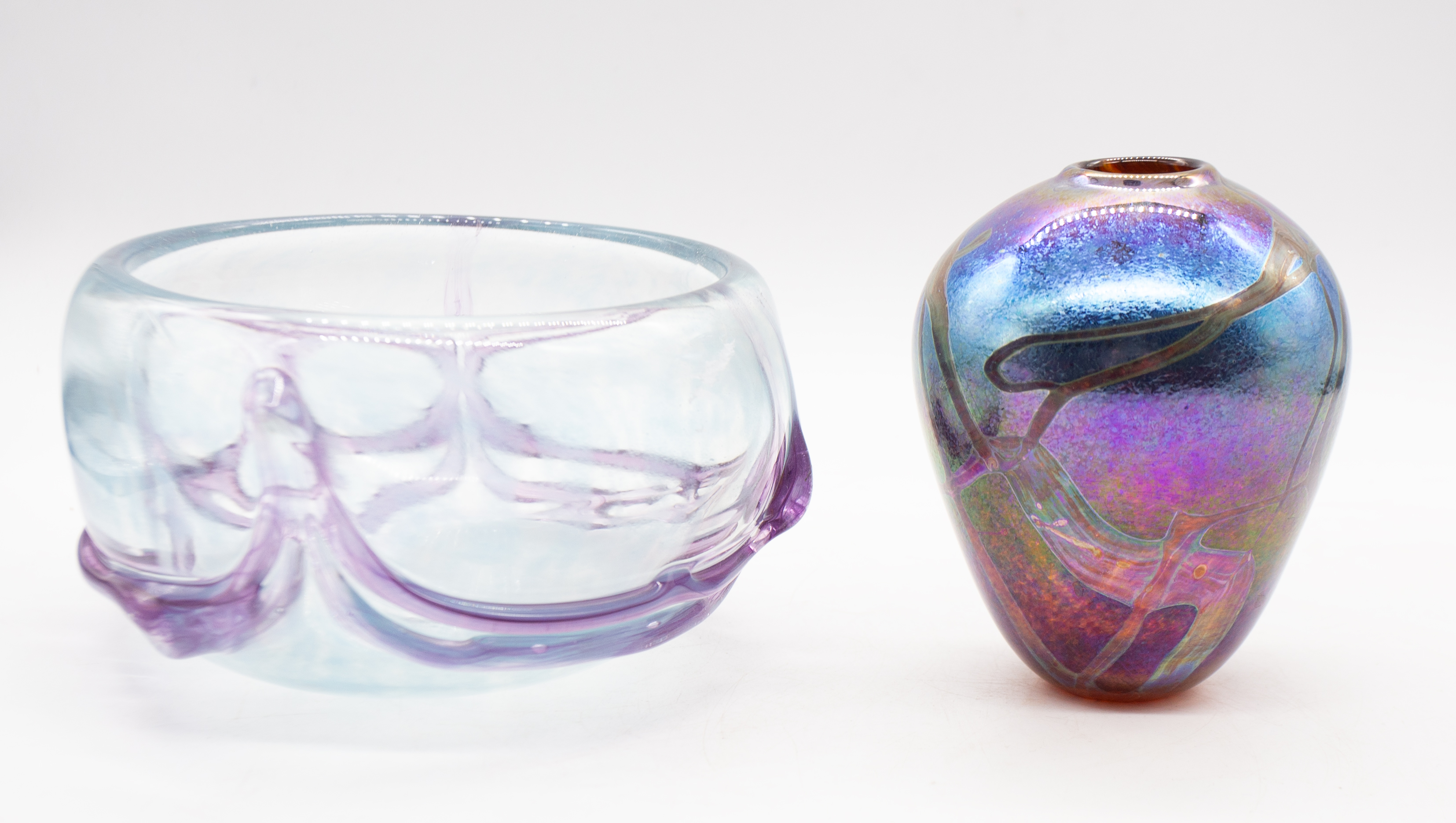 Carin Von Drehle Studio glass vase iridescent vase with tonal whiplash decoration, signed to the - Image 2 of 4