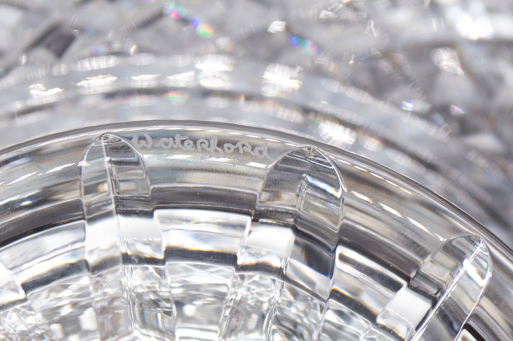 Waterford Crystal - A modern cut glass circular footed bowl, having geometric cut top rim, signed - Image 4 of 5