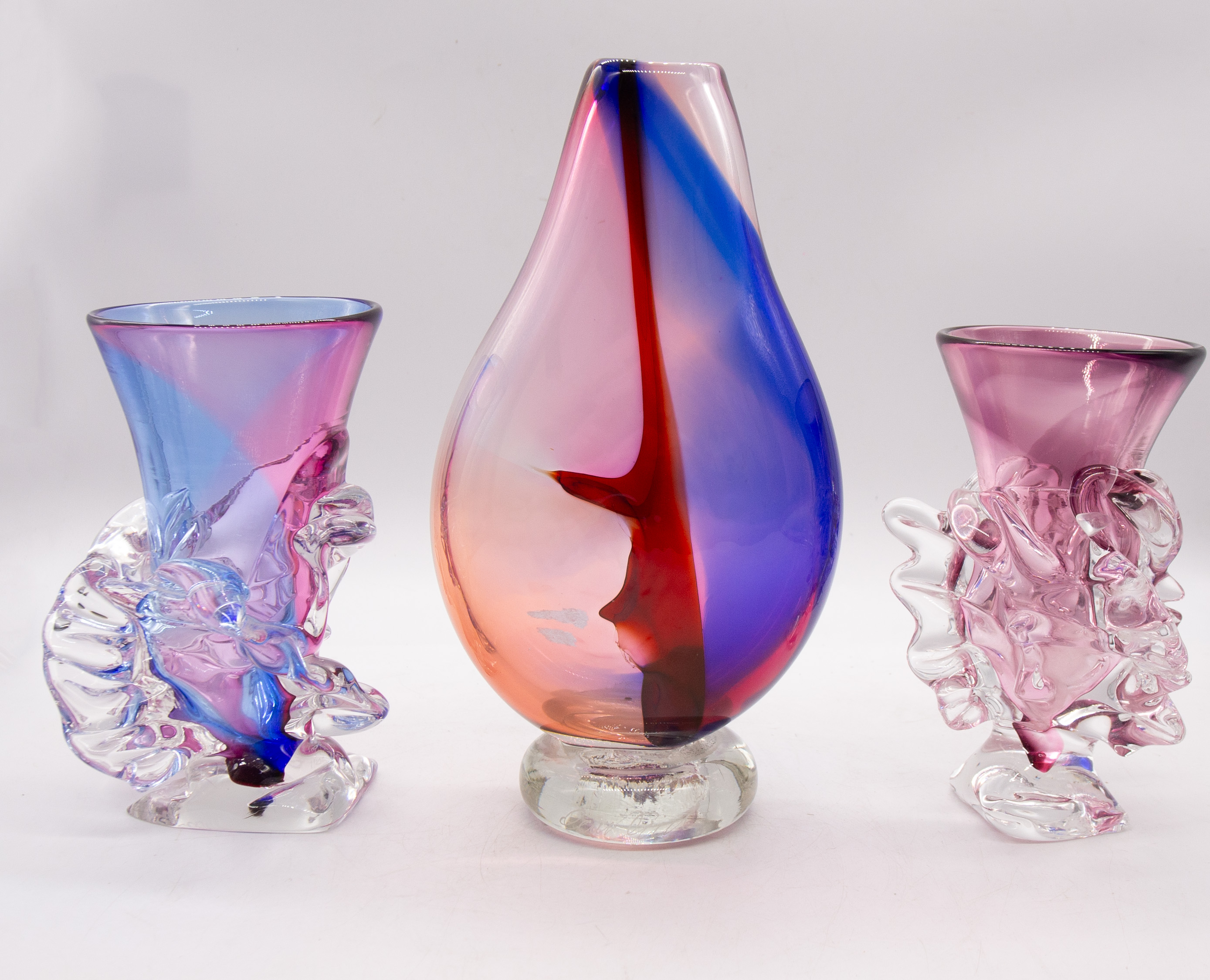 Three 20th century studio art glass vases by Gail D Gill, all in iridescent mixed blues and red