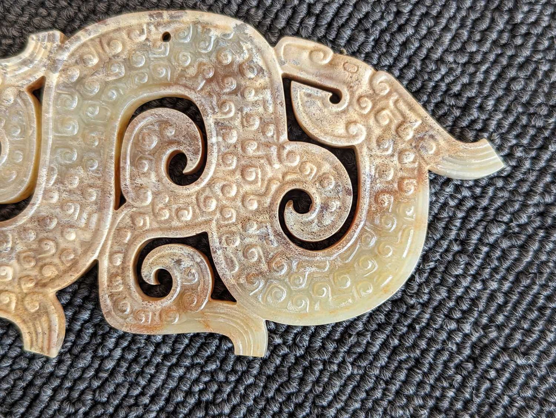 DRAGON-SHAPED PENDANT WITH CIRRUS CLOUD STRIPES - Image 17 of 27