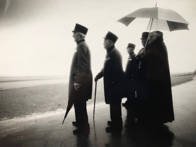 Chelsea Pensioners press photograph by Suresh Karadia. Vintage print 1980s Approx 40x27cm F1