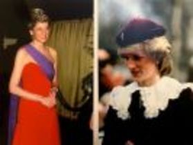 10 Princess Diana prints with corresponding transparencies, without copyright. 15X10 CM