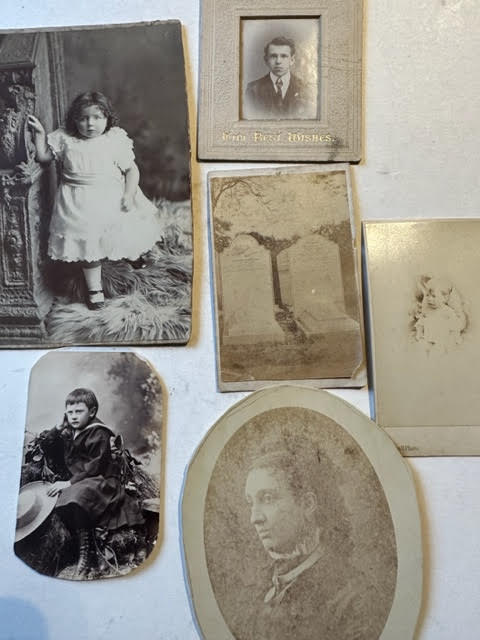 Cabinet cards, Carte de visites and similar. Earliest marked 1861. - Image 10 of 19