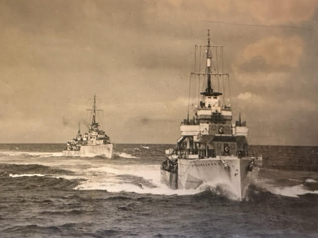 Press photographs of warships 1942 (MY23) - Image 5 of 12