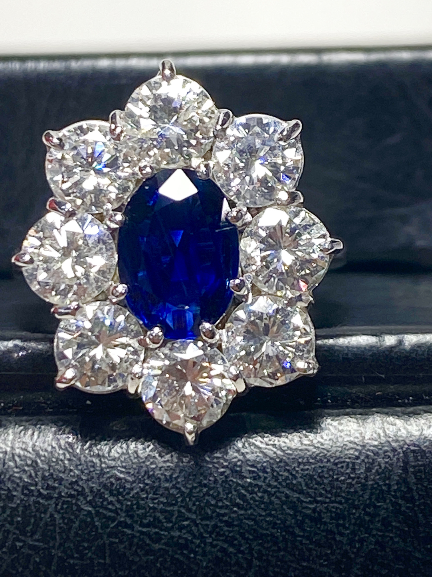 FINE 18ct GOLD 4.00ct DIAMOND & 1.40ct CEYLON SAPPHIRE RING