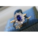 18CT YELLOW GOLD 1.38CT STUNNING ROYAL BLUE SAPPHIRE & DIAMOND HALO RING