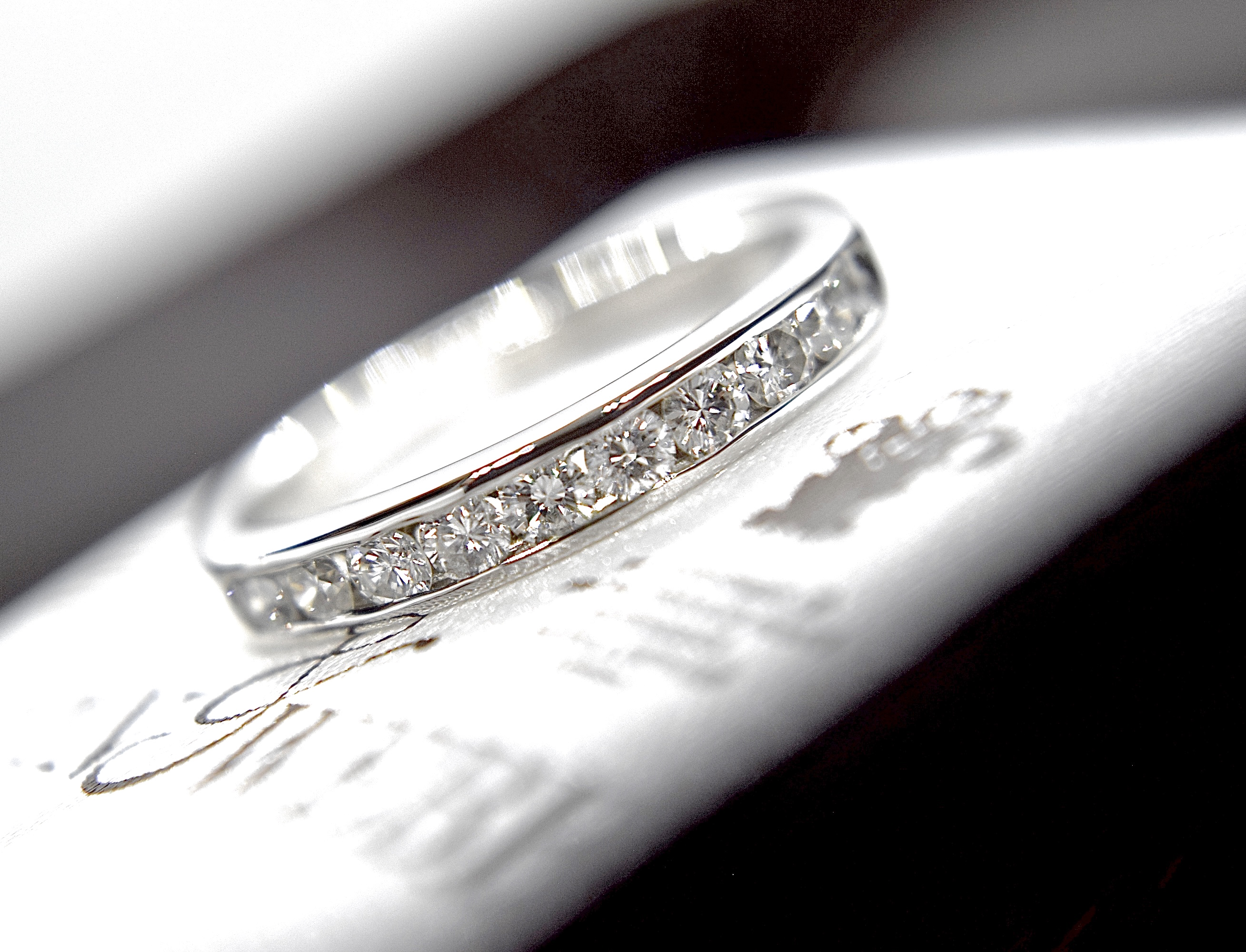 PLATINUM DIAMOND 0.70CT VS-SI // G HALF ETERNITY RING (SIZE M 1/2)