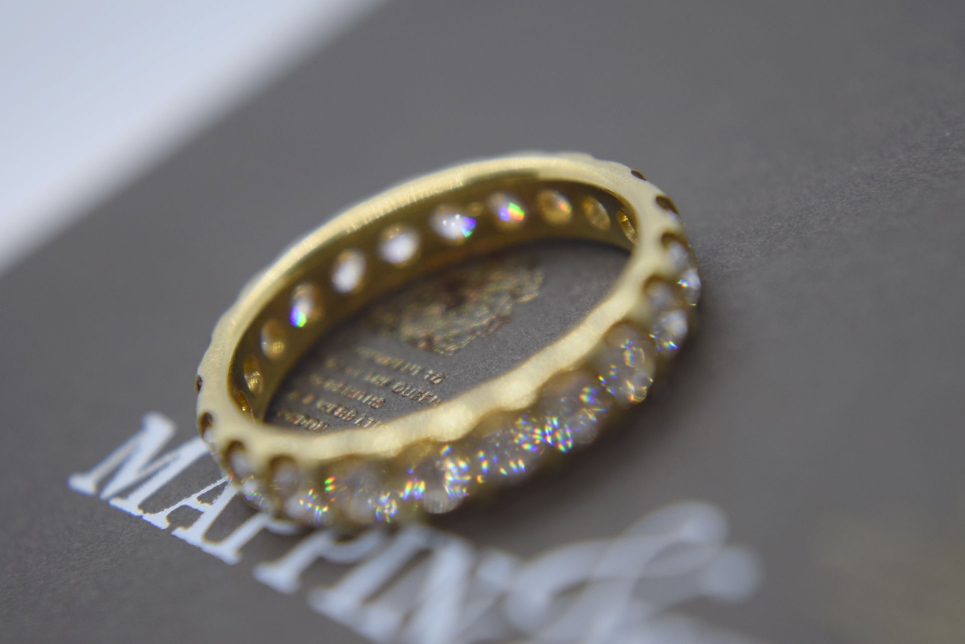 1.30CT DIAMOND ETERNITY RING IN 18K YELLOW GOLD (VS-SI DIAMONDS APPROX.) - SIZE J 1/2 - Image 2 of 2