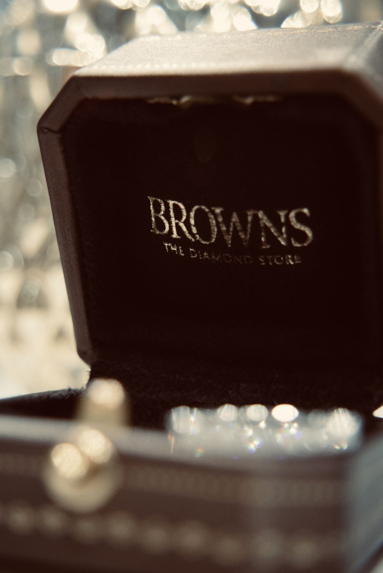 PLATINUM DIAMOND ETERNITY RING FROM BROWNS JEWELLERS (0.66CT VS2 - G QUALITY) - Image 3 of 6