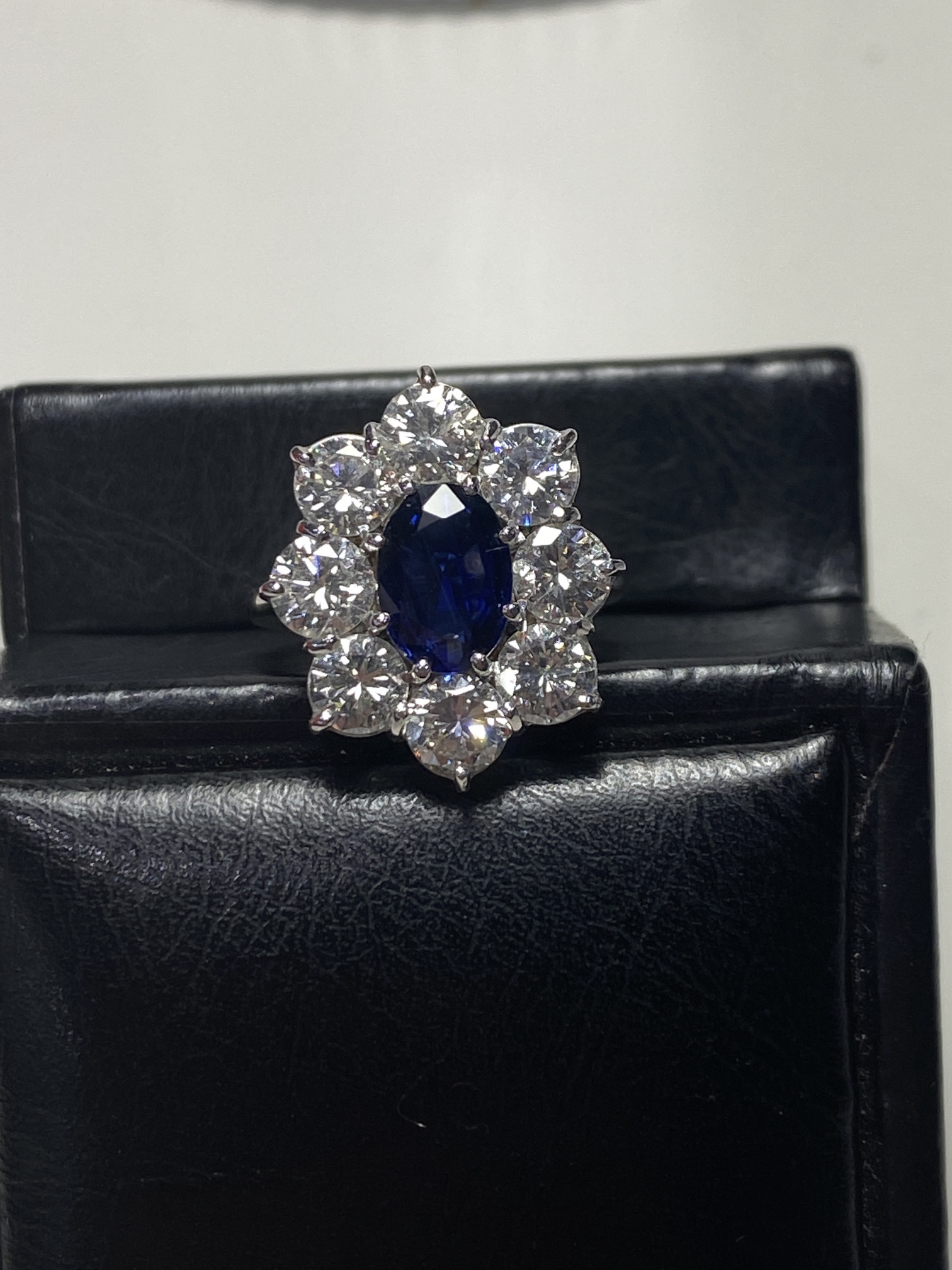 FINE 18ct GOLD 4.00ct DIAMOND & 1.40ct CEYLON SAPPHIRE RING - Image 13 of 13