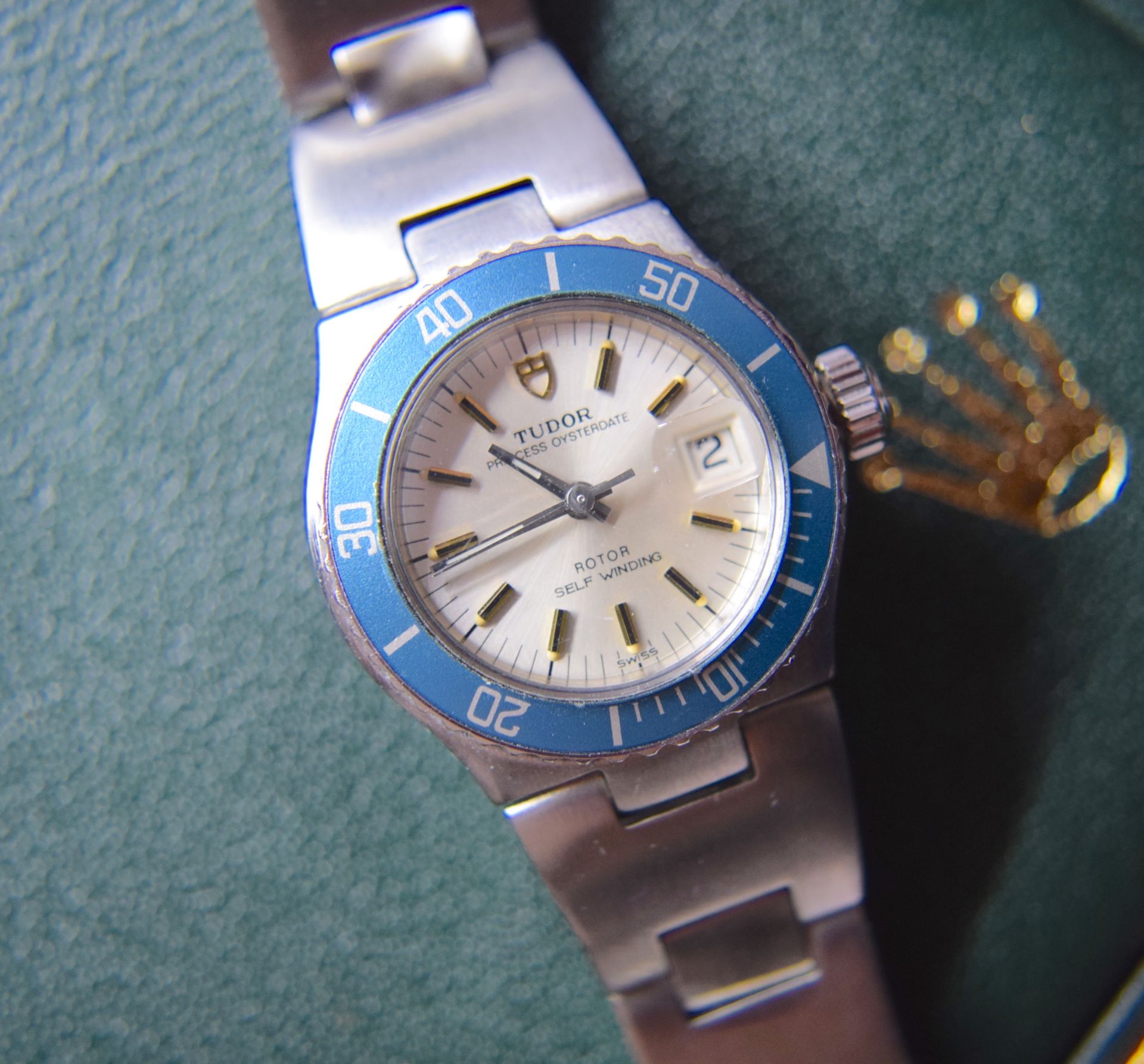 LADIES STAINLESS STEEL TUDOR PRINCESS OYSTERDATE 26MM (BLUE BEZEL/ SILVER DIAL) (RARE)