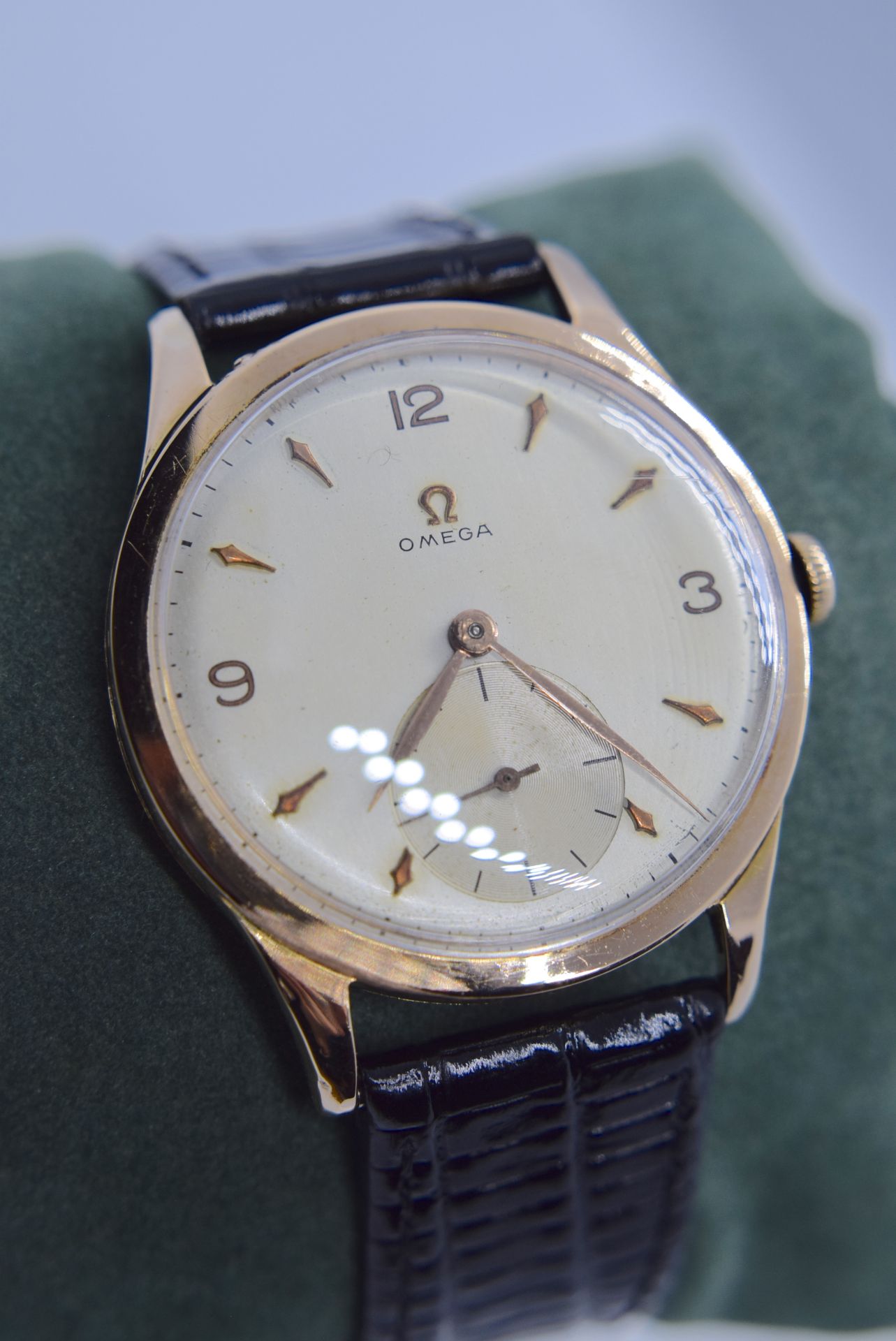 OMEGA GENEVE VINTAGE 18CT YELLOW GOLD WATCH (MANUAL WIND CAL. 265 OMEGA MOVEMENT) 37MM CASE - Image 5 of 7