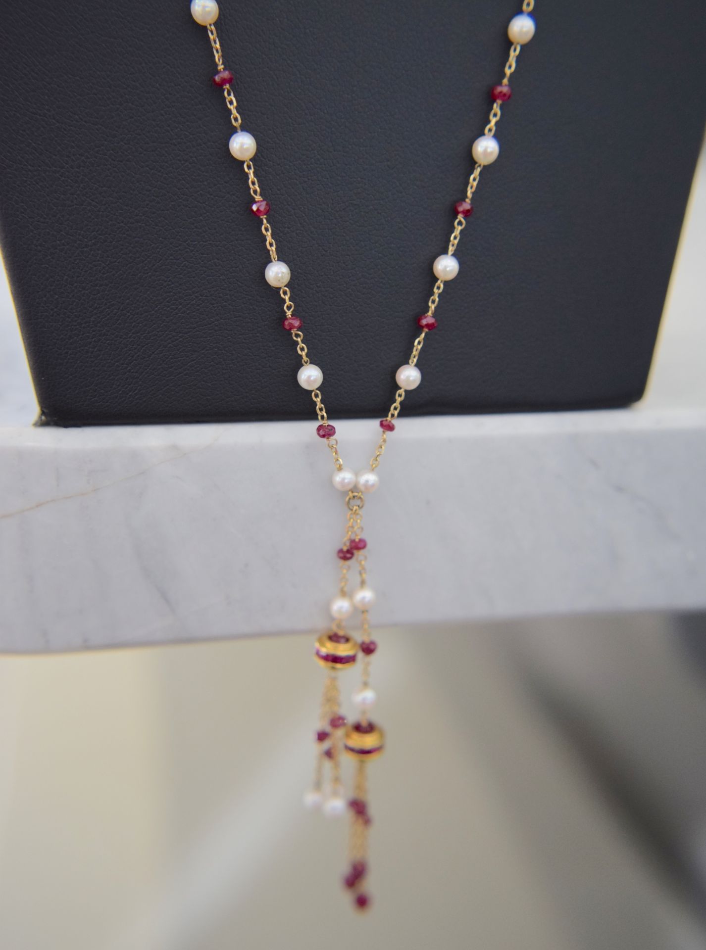 18K YELLOW GOLD RUBY AND PEARL NECKLACE (6.8 GRAMS - LENGTH APPROX. 20 INCHES) - Image 2 of 2