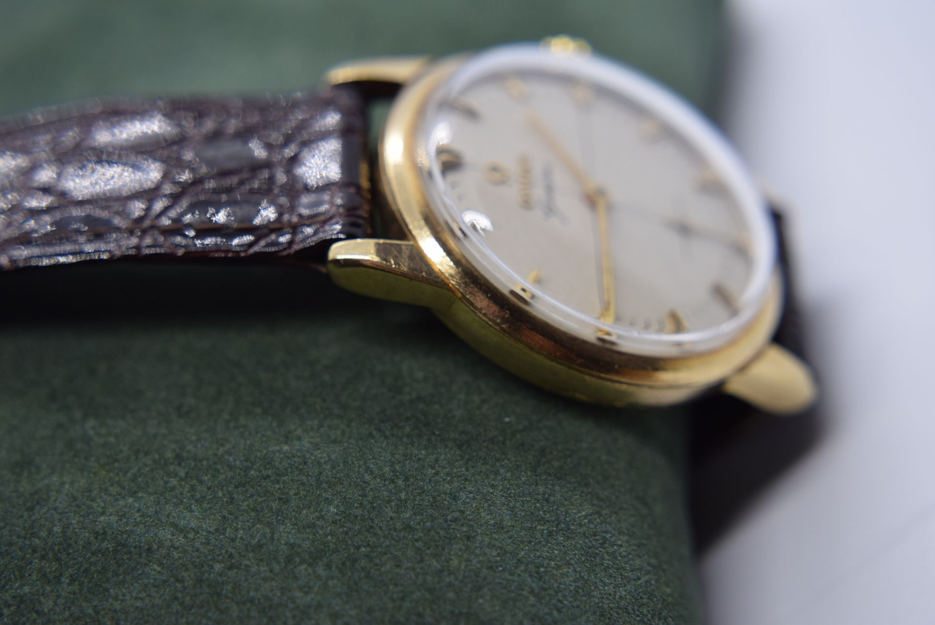 OMEGA GENEVE VINTAGE 9CT YELLOW GOLD WATCH (MANUAL WIND CAL. 269 OMEGA MOVEMENT) 34MM CASE - Image 6 of 7