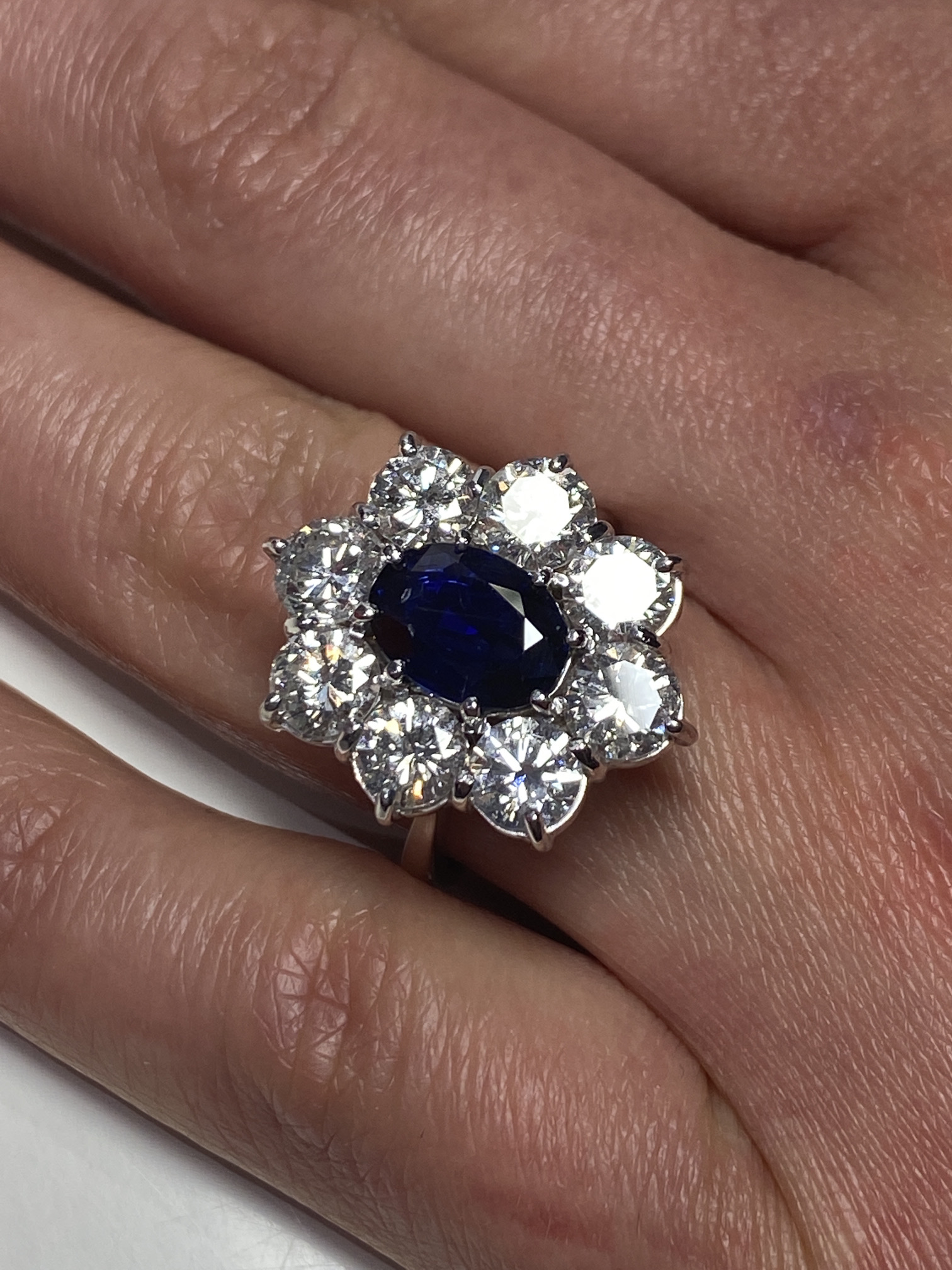 FINE 18ct GOLD 4.00ct DIAMOND & 1.40ct CEYLON SAPPHIRE RING - Image 3 of 13