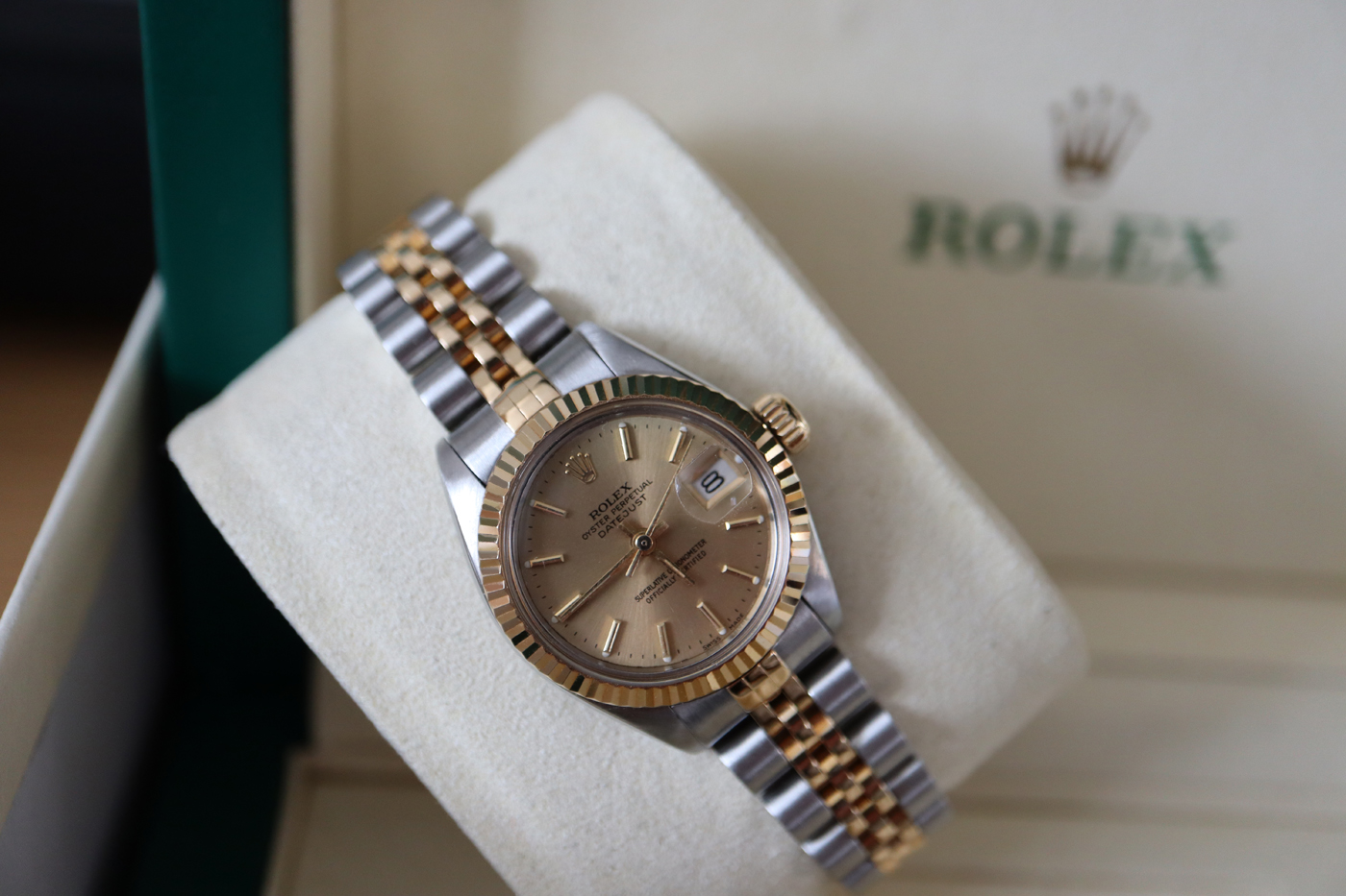 ROLEX DATEJUST LADIES 26MM MODEL / CHAMPAGNE DIAL (18K YELLOW GOLD / STEEL) - Image 6 of 8