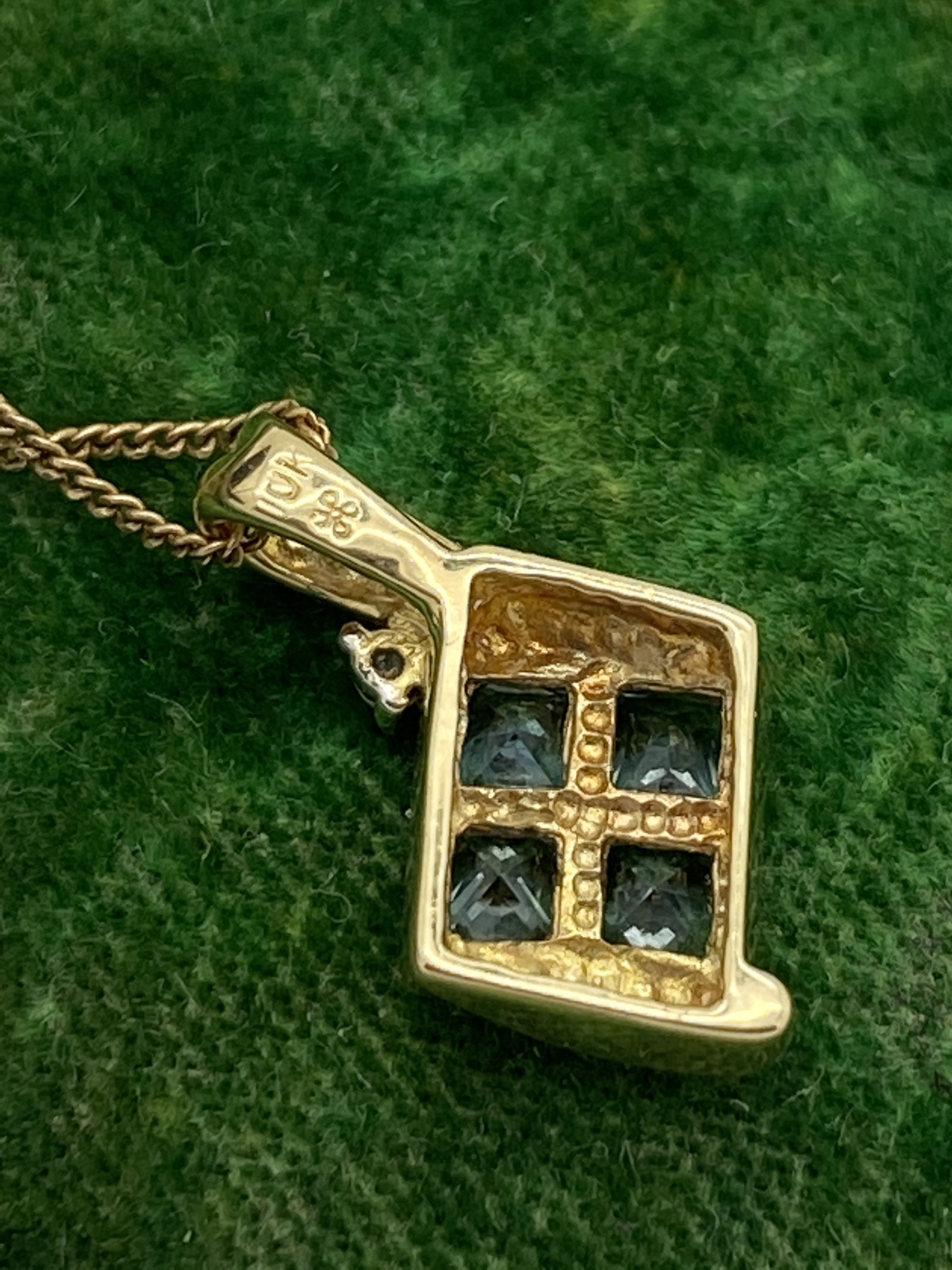 10k YELLOW GOLD AQUAMARINE SET PENDANT WITH MATCHING EARRINGS - Image 3 of 3