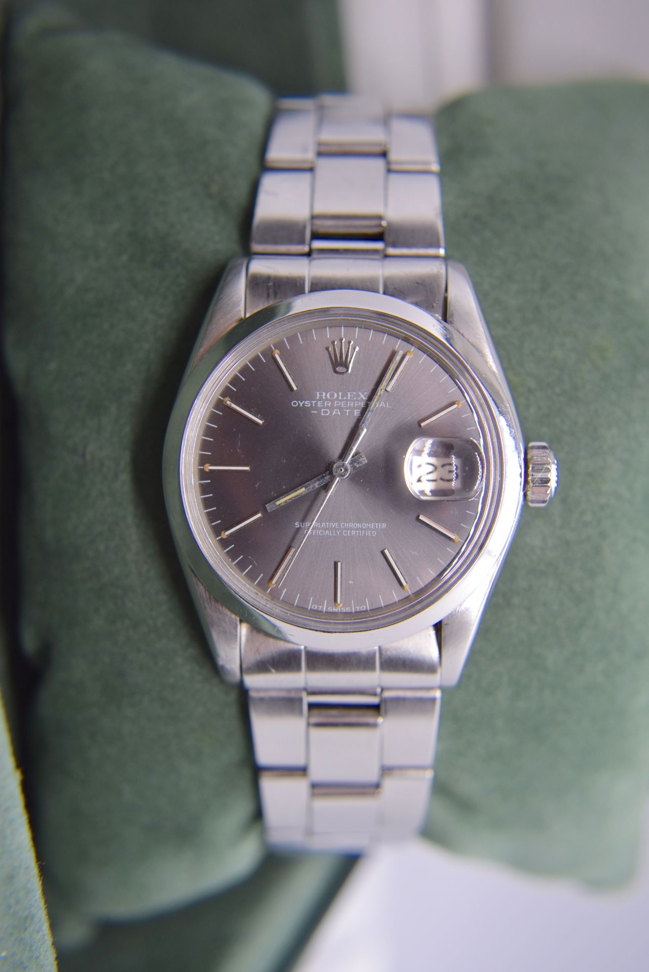 ROLEX OYSTER PERPETUAL DATE (34MM CASE SIZE) - GREY SUNBURST SWISS TRITIUM DIAL (STEEL BRACELET NUMB