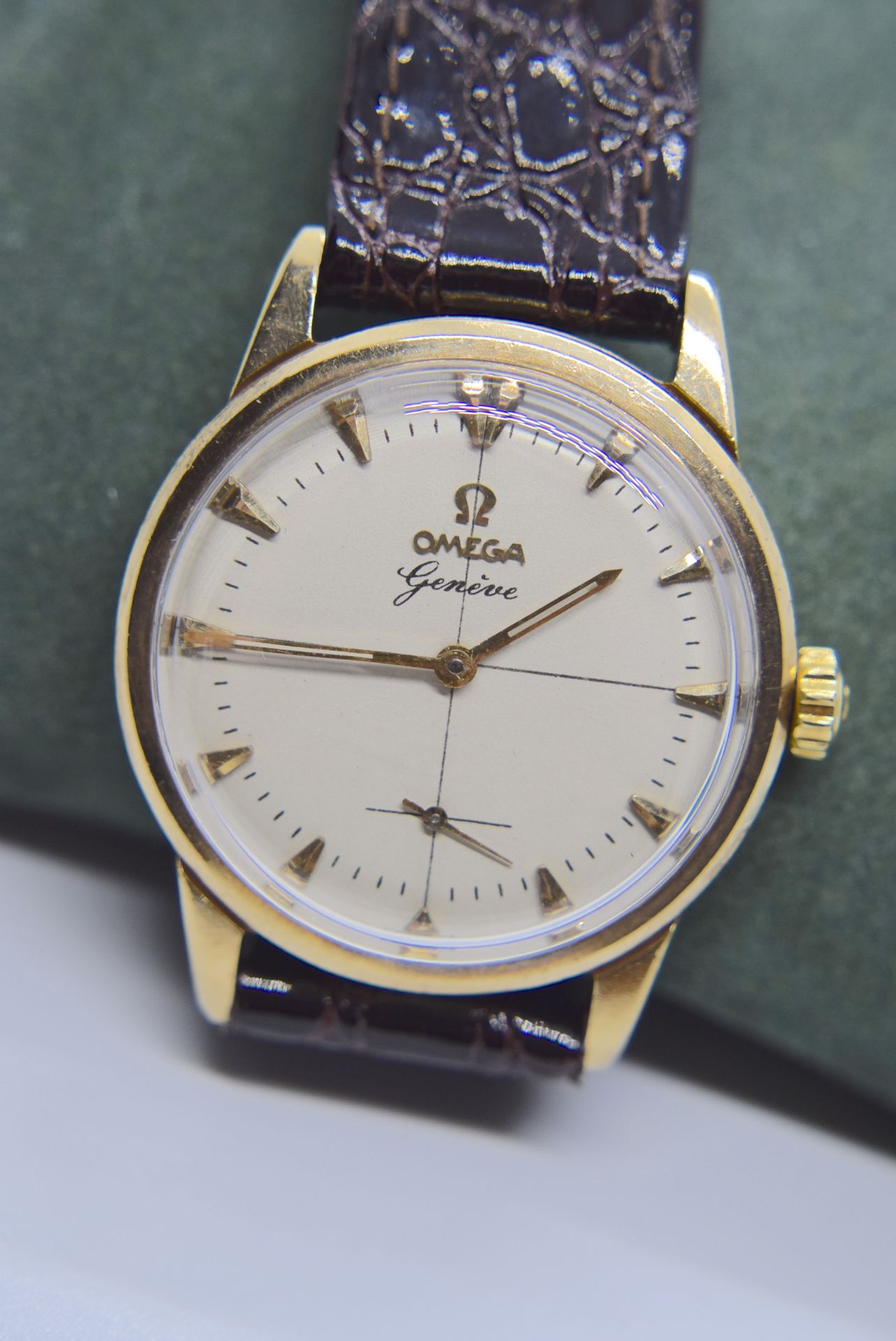 OMEGA GENEVE VINTAGE 9CT YELLOW GOLD WATCH (MANUAL WIND CAL. 269 OMEGA MOVEMENT) 34MM CASE - Image 5 of 7