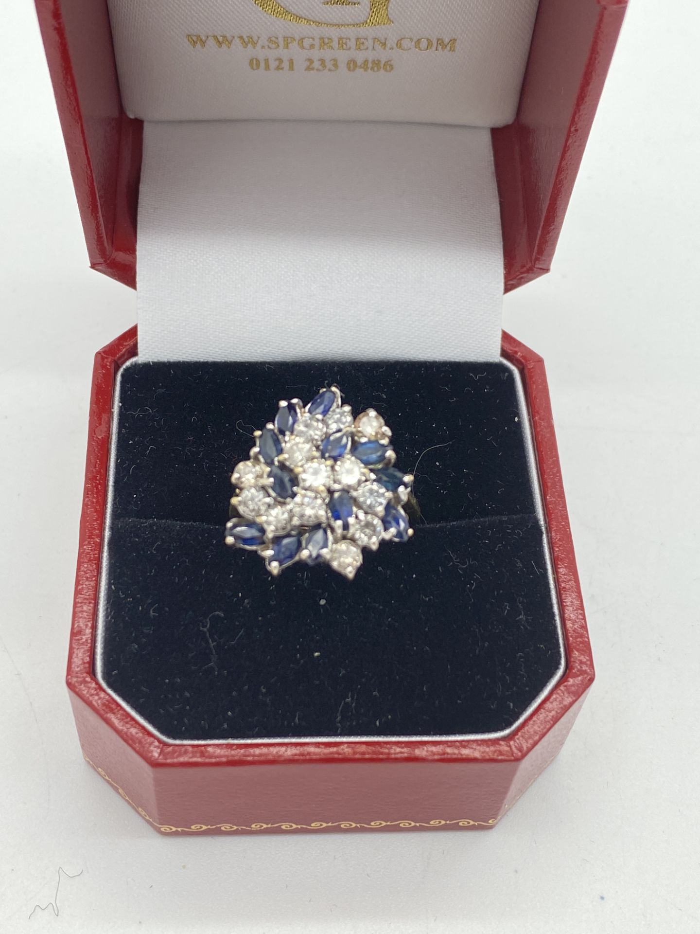 9ct GOLD BLUE SAPPHIRE & DIAMOND CLUSTER RING - Image 2 of 3