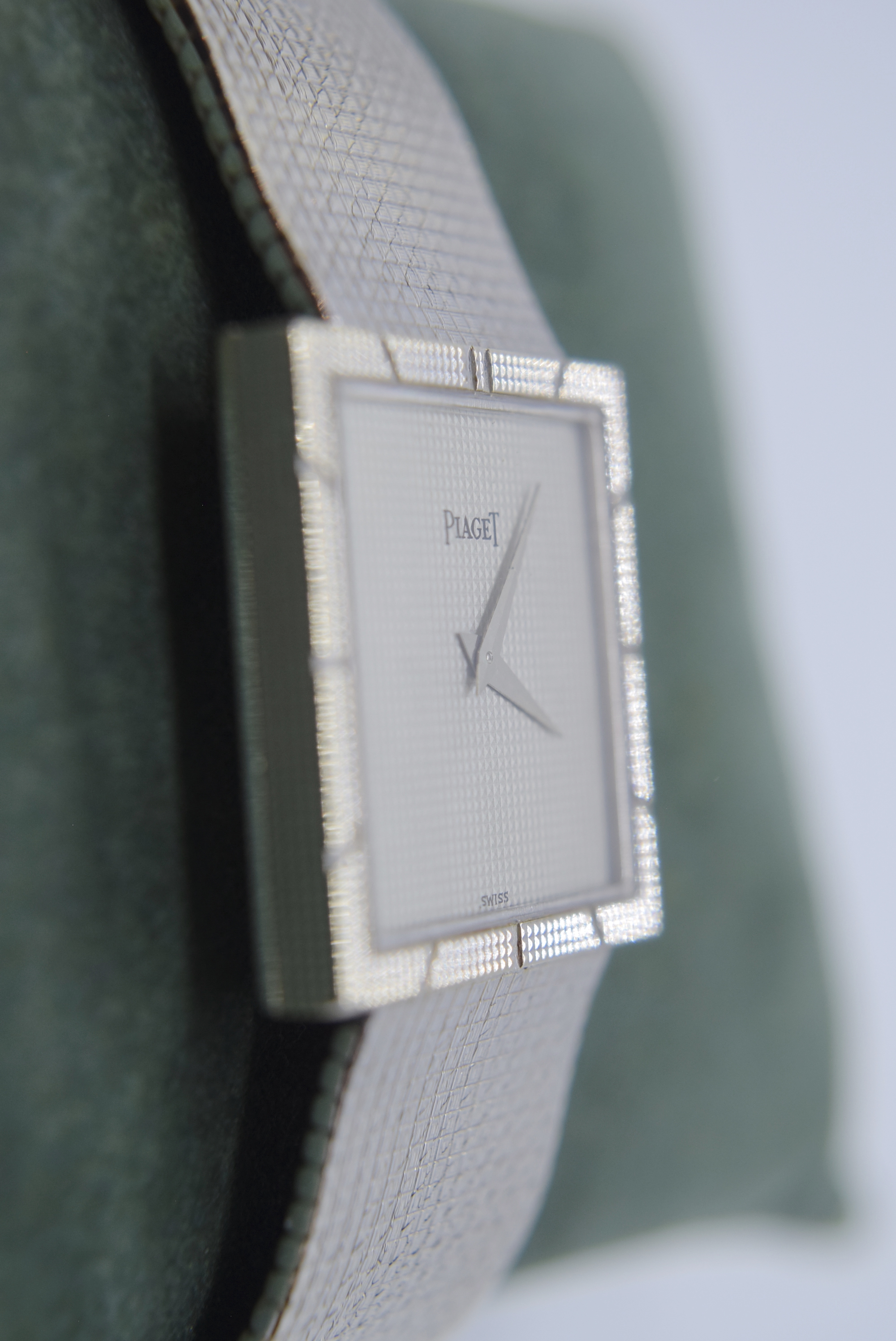 RARE STUNNING GENTS PIAGET 18CT WHITE GOLD DRESS WATCH (BLUE SAPPHIRE CROWN / 26MM) - Image 5 of 5