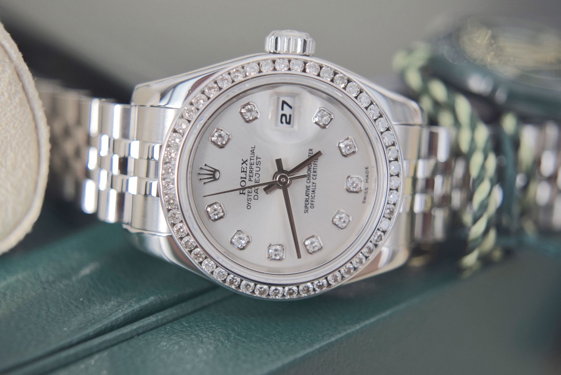 *STUNNING* DIAMOND ROLEX DATEJUST 26' REF. 179174 - 18CT WHITE GOLD & STEEL (BOX & ACCESSORIES ETC) - Image 4 of 23