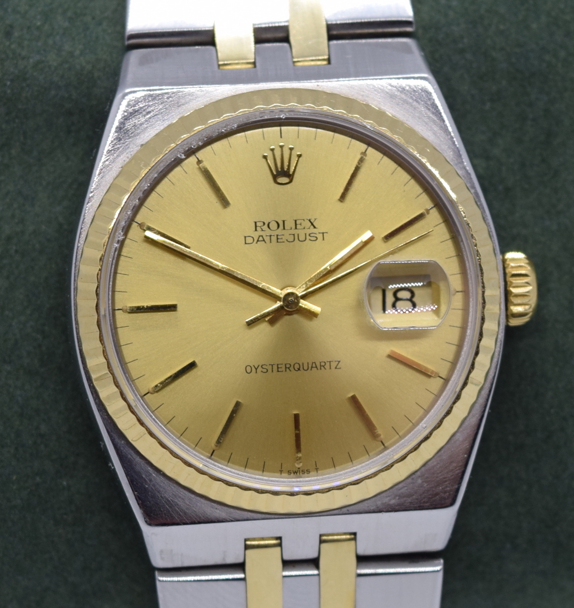 18K/ STEEL ROLEX DATEJUST OYSTERQUARTZ REF. 17013 (CHAMPAGNE DIAL) - 36MM