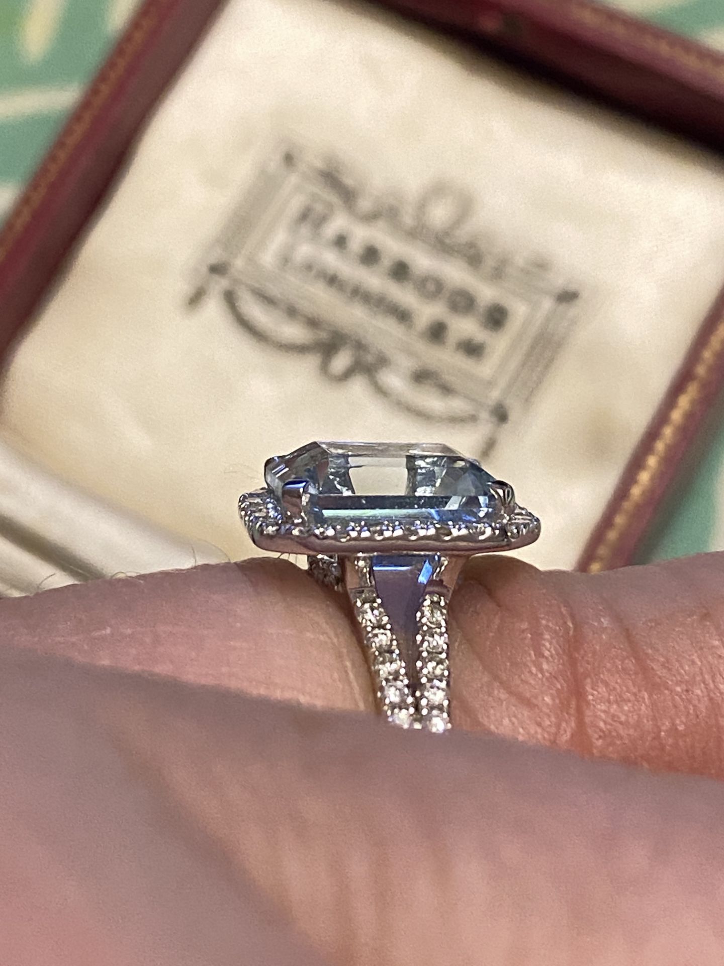 BEAUTIFUL 14ct WHITE GOLD 3.00ct AQUAMARINE & DIAMOND RING - Image 2 of 3