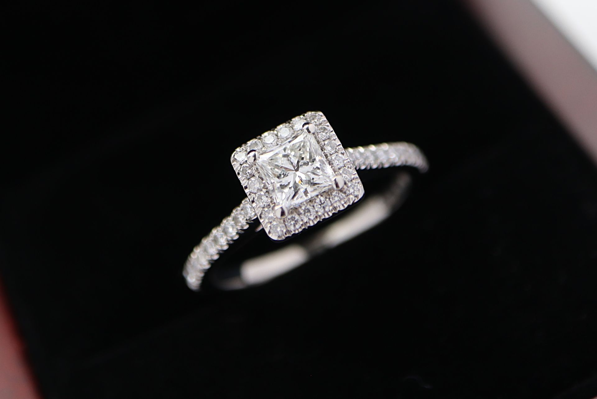 1.02CT DIAMOND PLATINUM RING (VS2 | D) WITH CERTIFICATE & APPRAISAL - Image 7 of 9