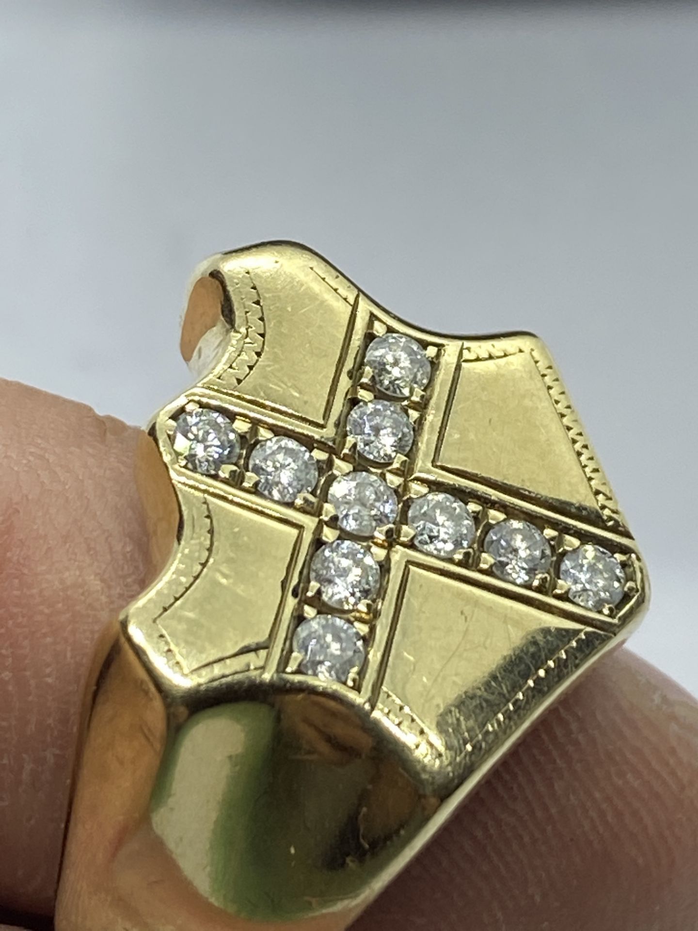 HEAVY GENTS 9ct GOLD DIAMOND SET CROSS RING - APPROX 18 GRAMS