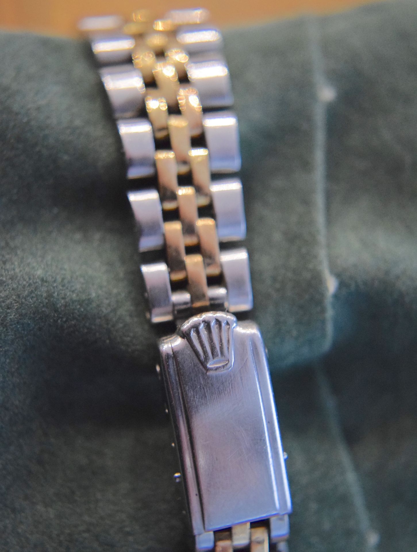 ROLEX OYSTER PERPETUAL DATE 26MM LADIES WATCH IN STEEL & GOLD - Image 2 of 4