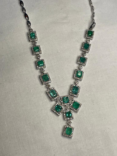 FINE 11.77ct CERTIFIED EMERALD & 3.96ct DIAMOND NECKLACE SET IN 18ct GOLD - Image 4 of 5