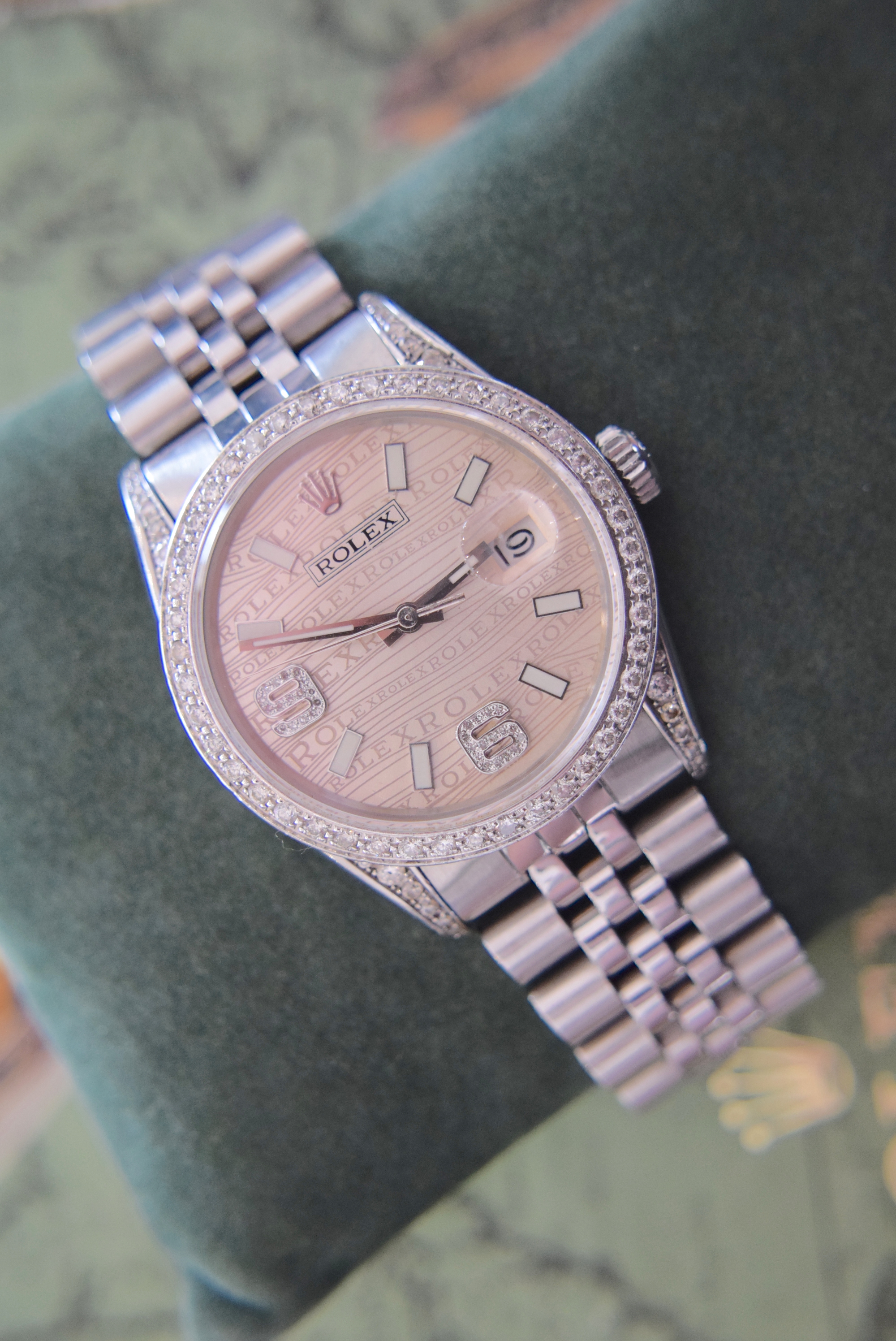 ROLEX DATEJUST REF. 16030 36MM - SILVER/ SALMON ROLEX WAVE DESIGN DIAL WITH 6,9 DIAMOND MOTIFS - Image 3 of 11