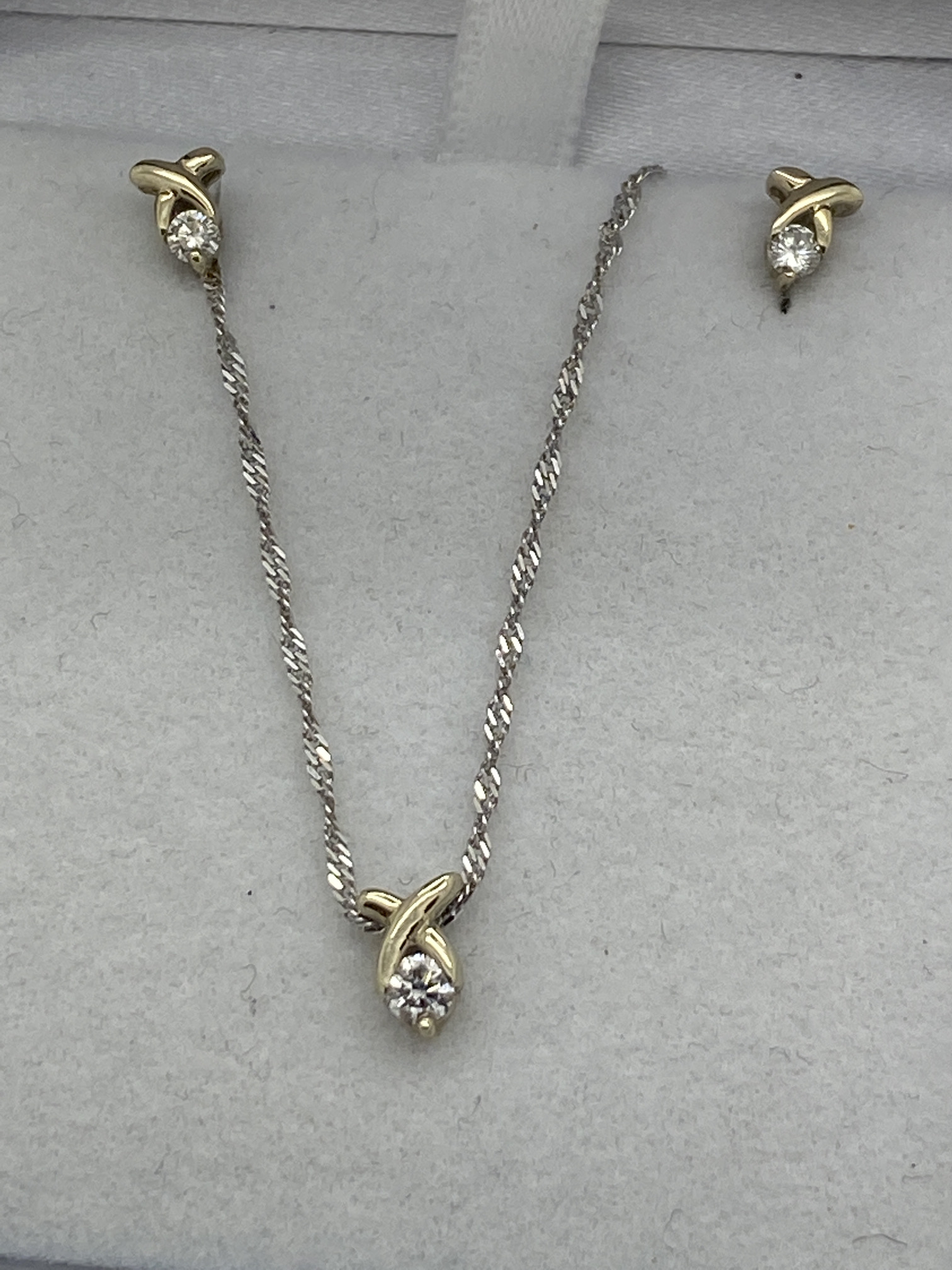 9ct GOLD DIAMOND SET KISS X PENDANT & MATCHING EARRINGS