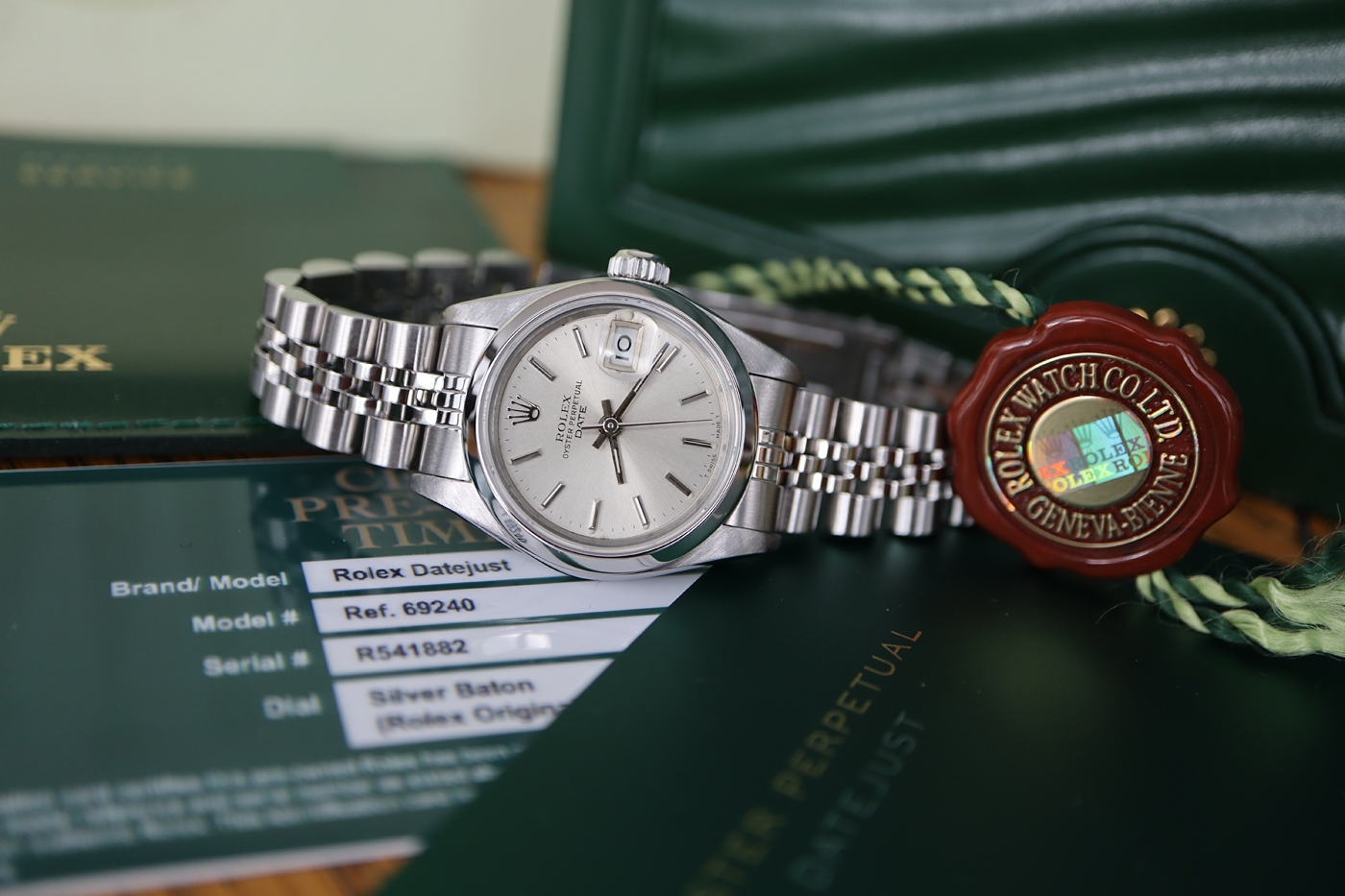 *STUNNING* ROLEX DATEJUST REF. 69240 - STEEL / SILVER DIAL (BOX & CERTIFICATE)