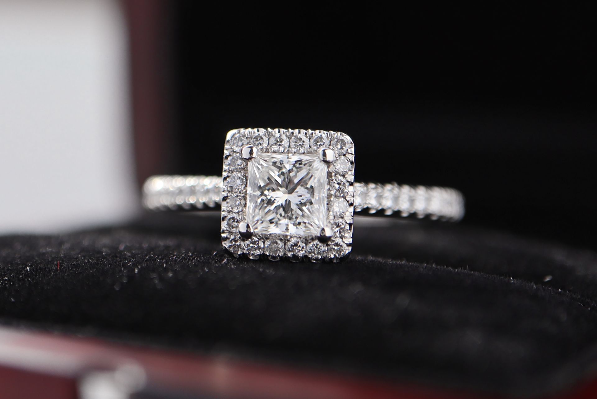 1.02CT DIAMOND PLATINUM RING (VS2 | D) WITH CERTIFICATE & APPRAISAL - Image 9 of 9