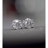 BEAUTIFUL 18CT WHITE GOLD SPARKLY & WHITE 0.75CT DIAMOND SOLITAIRE EAR STUDS (WITH £4,000 VALUATION)