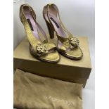 SERGIO ROSSI GOLD COLOURED OPEN TOE HEELED SANDAL SHOES SIZE 37.5 (4.5)