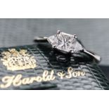 0.68CT DIAMOND TRILOGY RING - PRINCESS / TRILLIANT CUT DIAMONDS - in (PLATINUM (950)