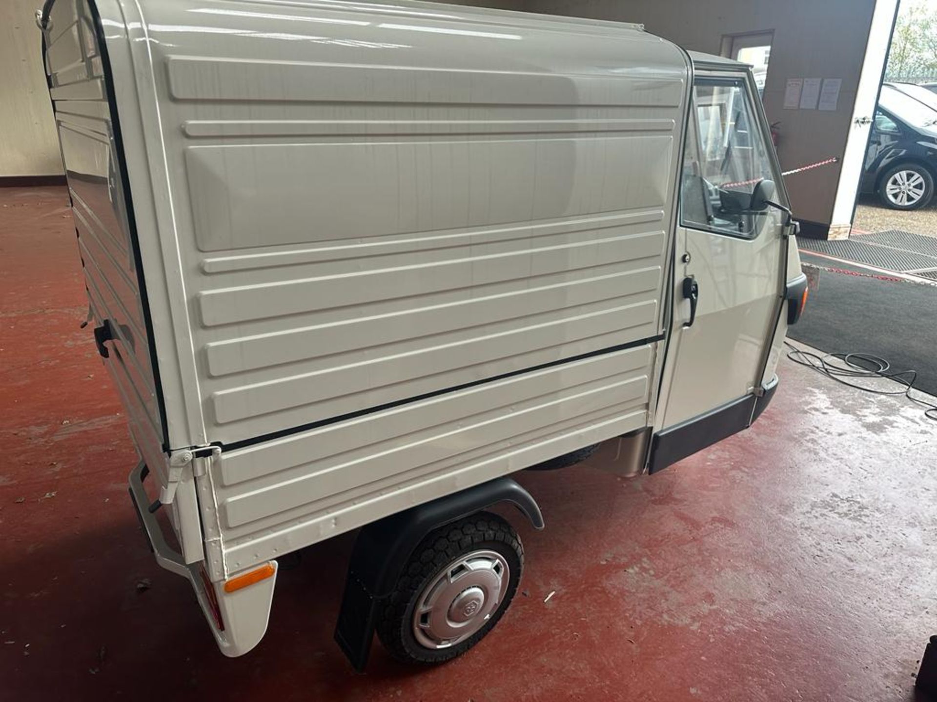 2022 PIAGGIO APE 50 VAN AS NEW WITH 26 MILES ON CLOCK - PETROL - Image 4 of 13