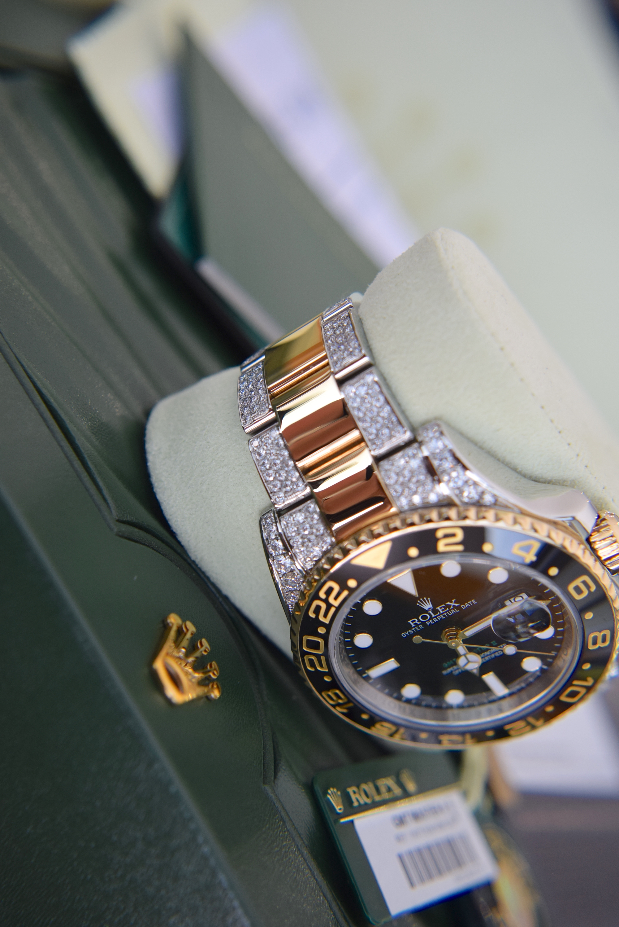 DIAMOND-SET ROLEX GMT MASTER II REF. 116713LN - STEEL & 18K YELLOW GOLD (BOX & ACCESSORIES ETC) - Image 9 of 28