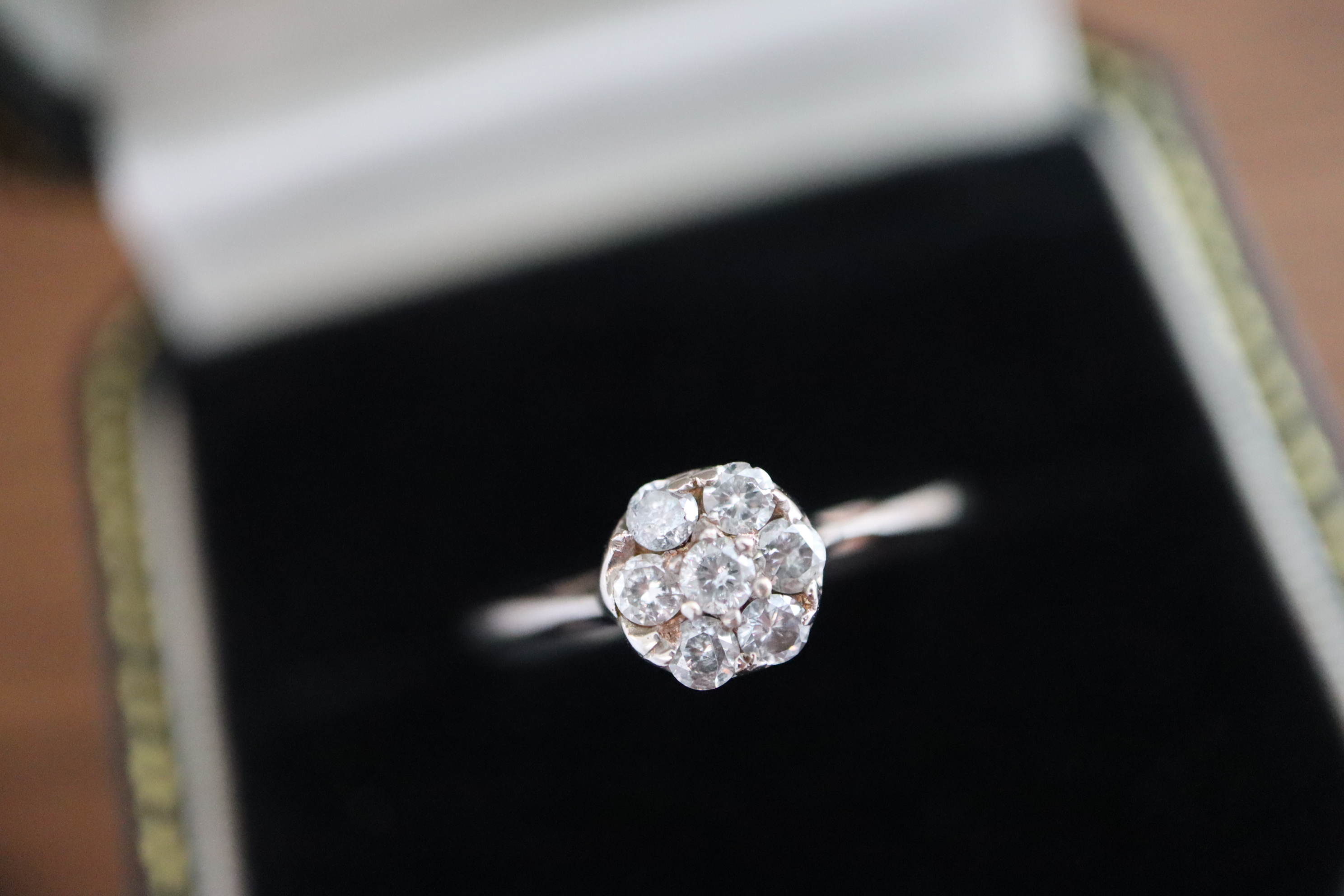 DIAMOND 'FLOWER DESIGN' RING - UK SIZE: O