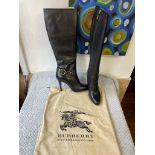 BURBERRY LEATHER HEELED BOOTS - SIZE 41 / UK SiZE 7