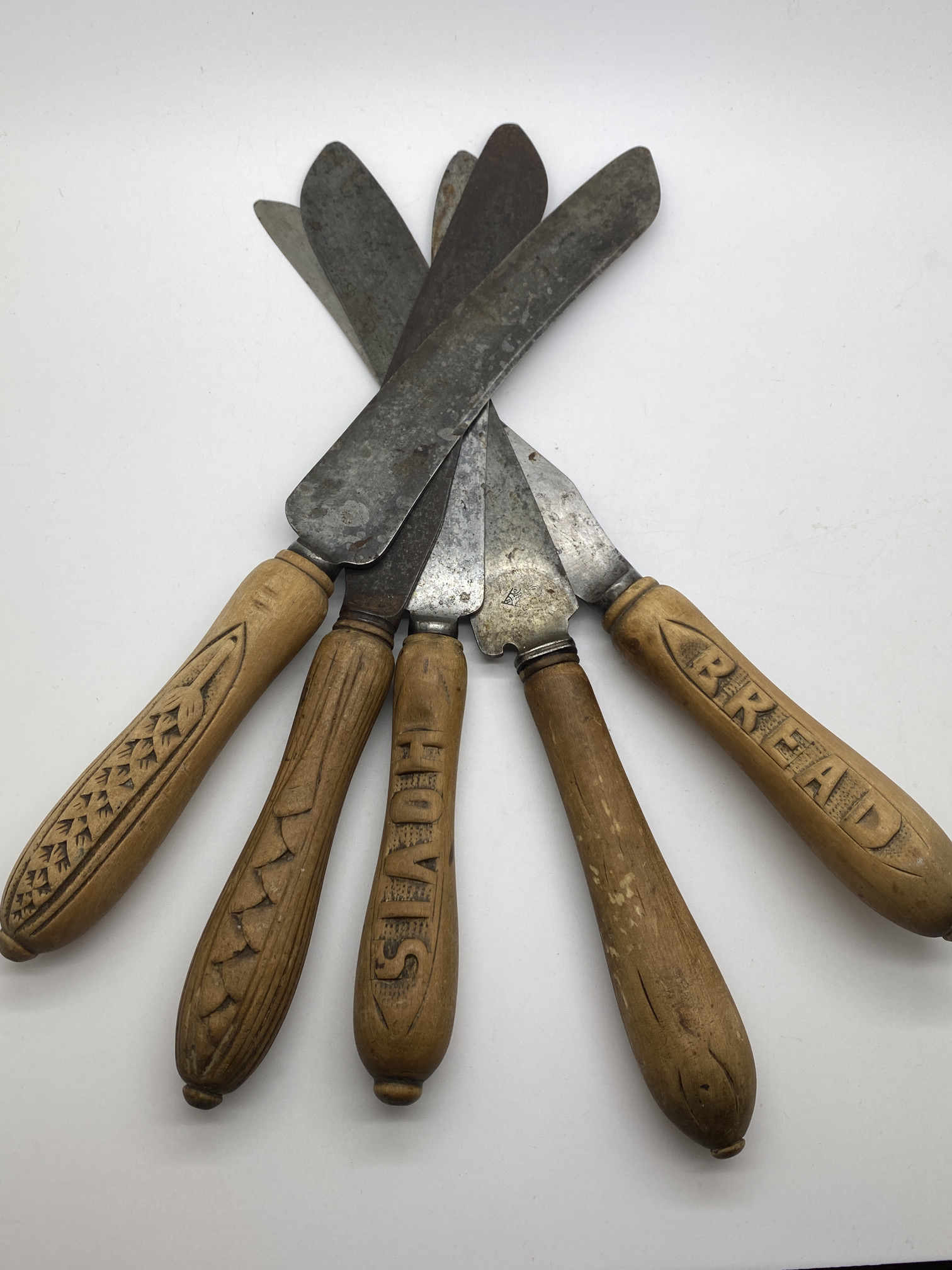 5 x ANTIQUE 1930's BREAD KNIVES INCLUDING HOVIS & BREAD - INC JOSEPH RODGERS - WHEAT SHEAF ETC