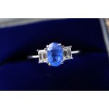 1.63CT BEAUTIFUL 'CEYLON BLUE' SAPPHIRE & DIAMOND TRILOGY RING