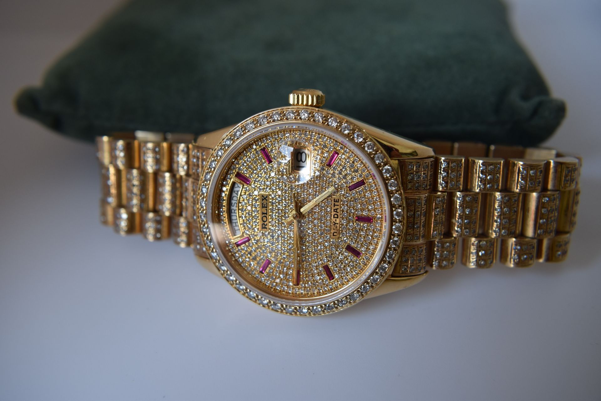 ROLEX DAY DATE 18K REF. 18038 DIAMOND-SET WITH RUBIES (BAGUETTES) - QUICK-SETTING - Image 6 of 12